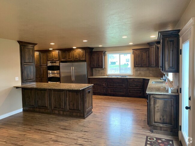 Building Photo - Beautiful 5 Bed/3.5 bath in Bountiful! Rental