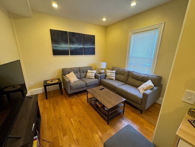 Photo - 208 Holland St Unit 2A