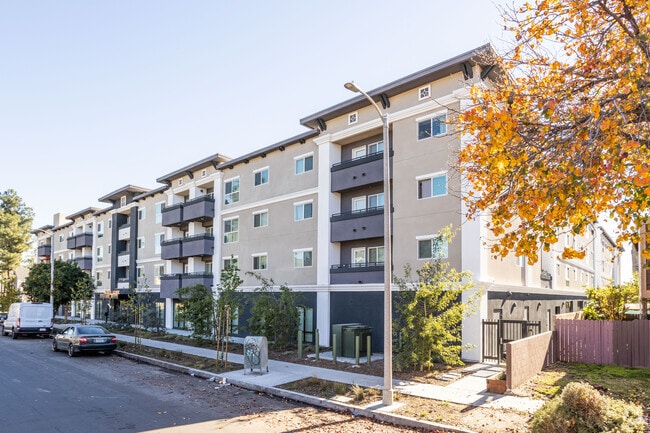 Arminta Square Apartments Off-Campus Housing, Sun Valley, CA