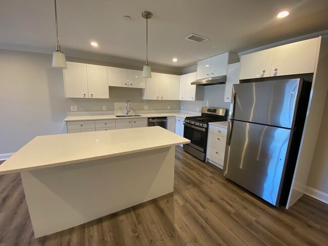 Photo - 918 Providence Hwy Unit 411