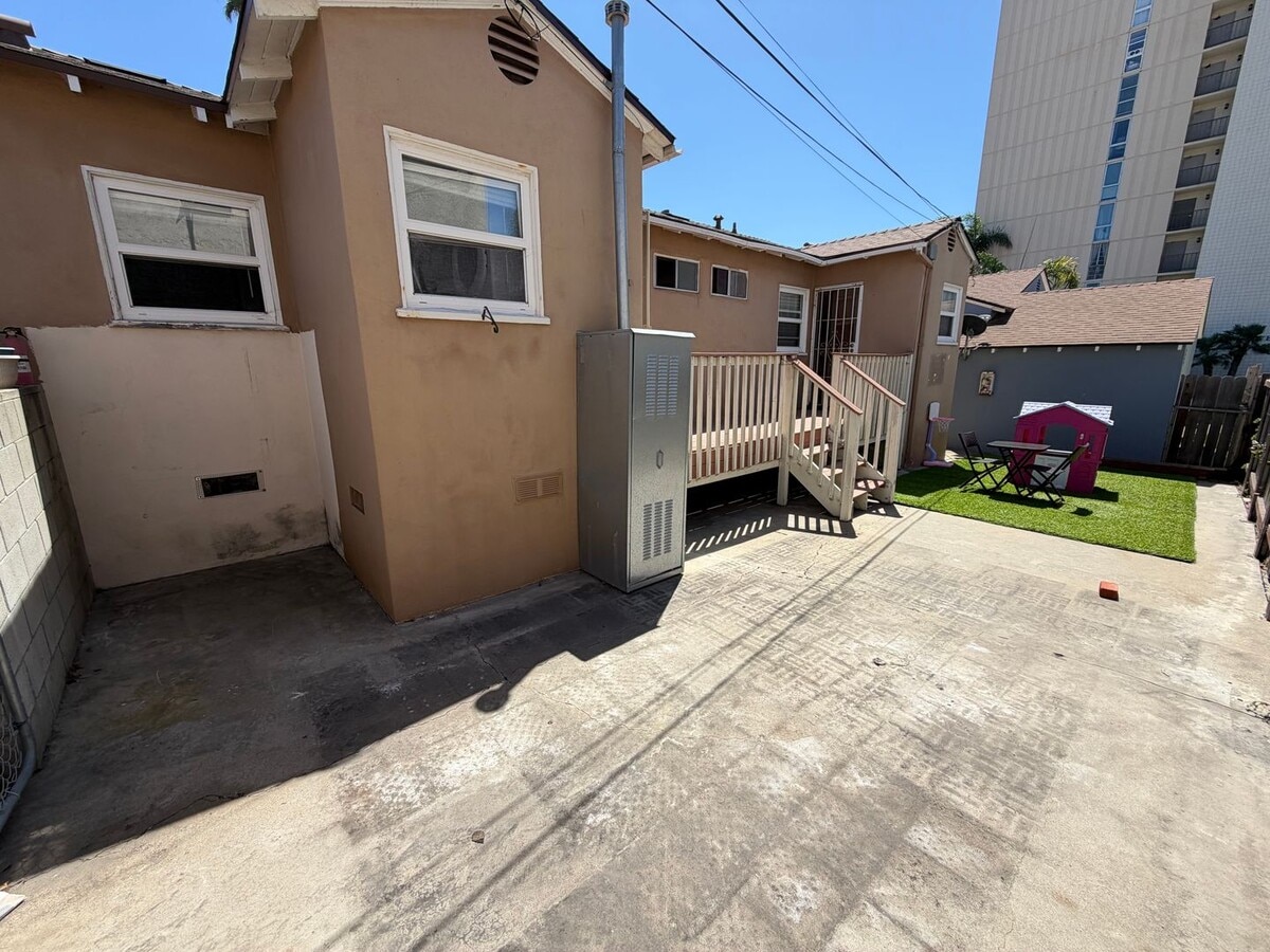 Photo - 4970-4970 Cass St Unit 4966