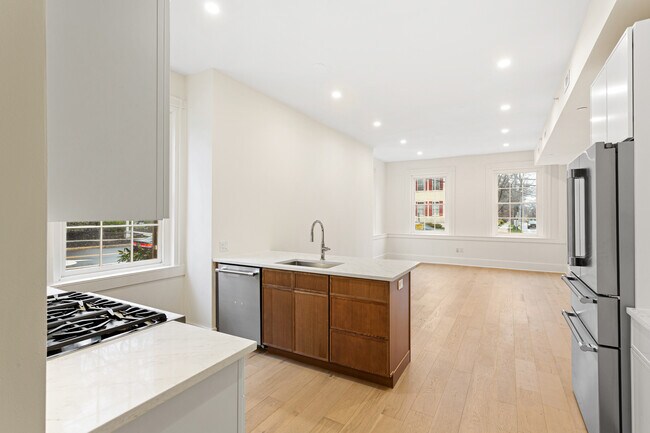300 Kings Hwy E Unit B