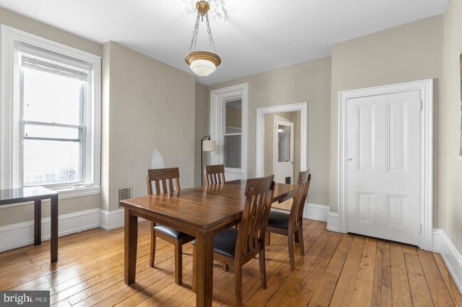 Photo - 4703 Sheldon St