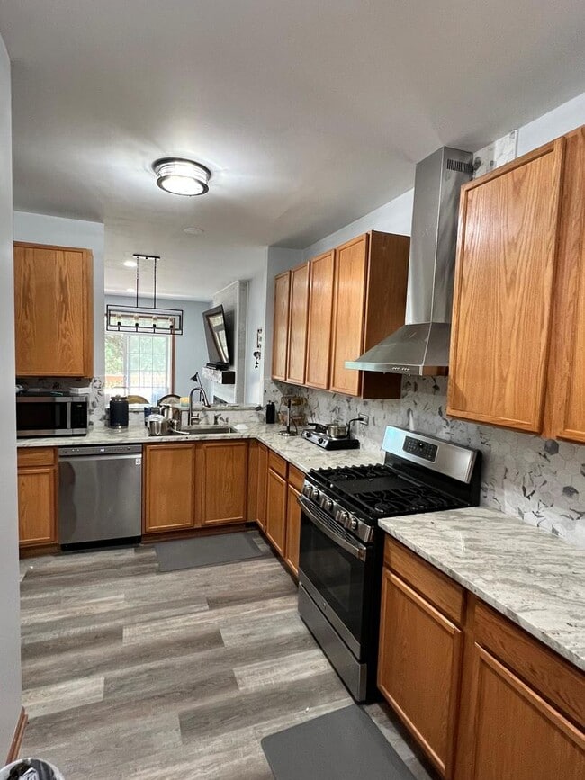 105 Neutrenton Ave