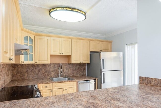 Photo - 1700 Embassy Dr