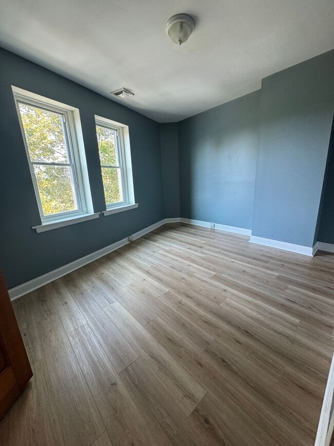 Photo - 4716 Woodland Ave Unit 3F