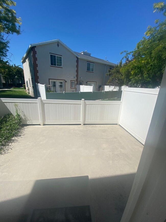 Photo - 168 Coventry Pl
