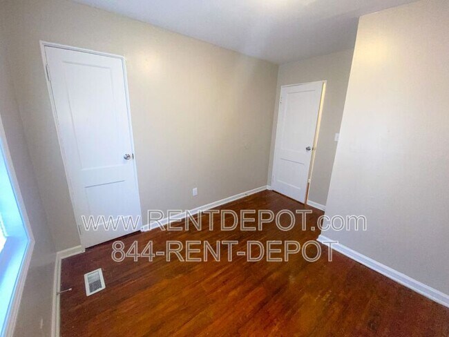 Photo - 1540 SE Riverside Dr