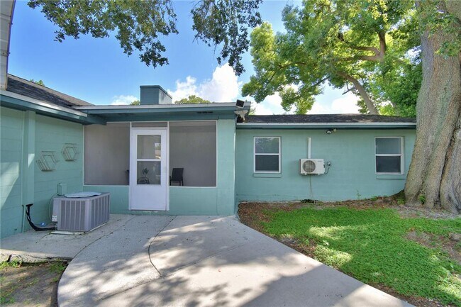 Photo - 2405 Roslyn Ln