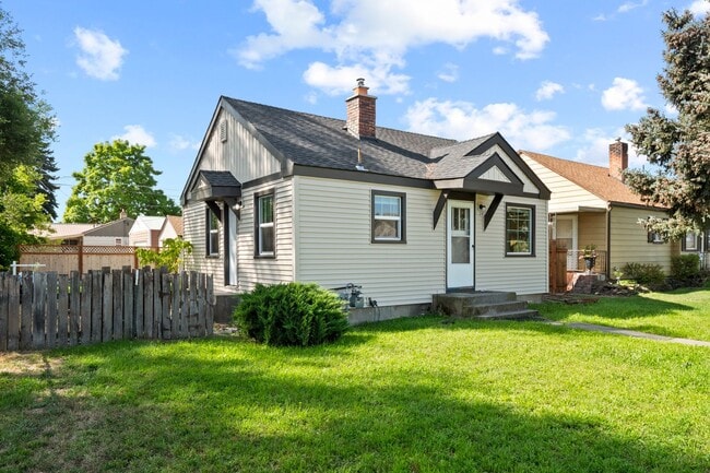 Building Photo - Updated Bungalow