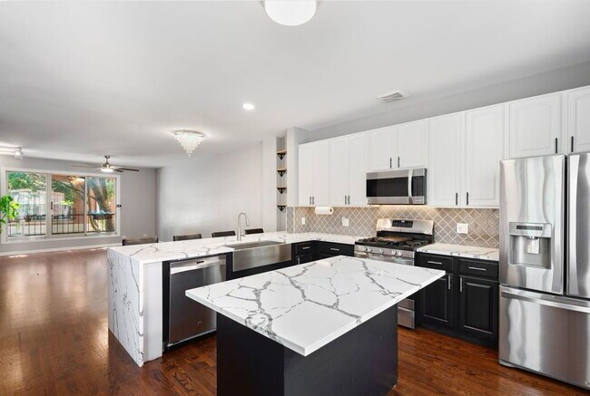 712 S Western Ave