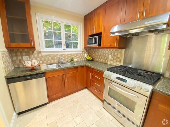 Building Photo - Advent - Four Bedroom Home W/ Incredibly L...