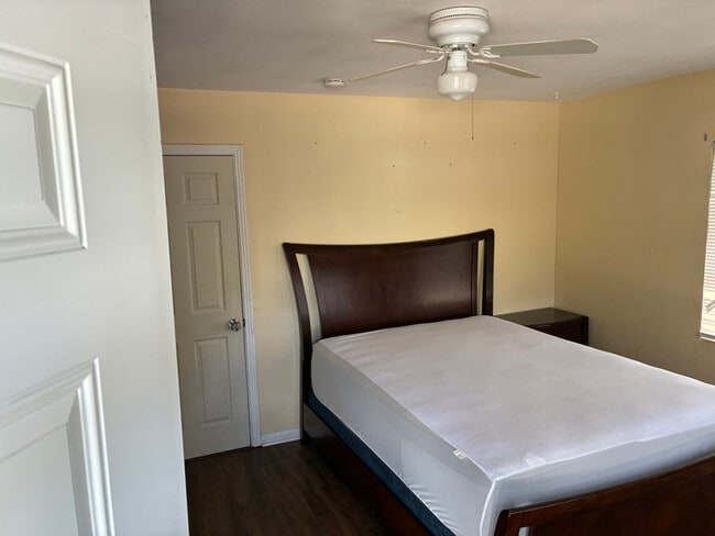 Photo - 4586 Park St