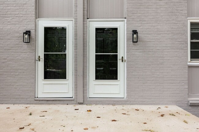 Photo - Newly Renovated 2 Bedroom, 1 Bath Duplex within walking Distance to UVA! Unit A