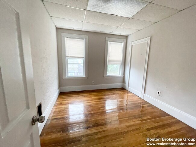 26-28-28 Harbor View St