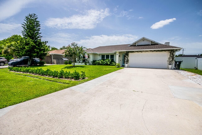 Photo - 272 SW Fairchild Ave