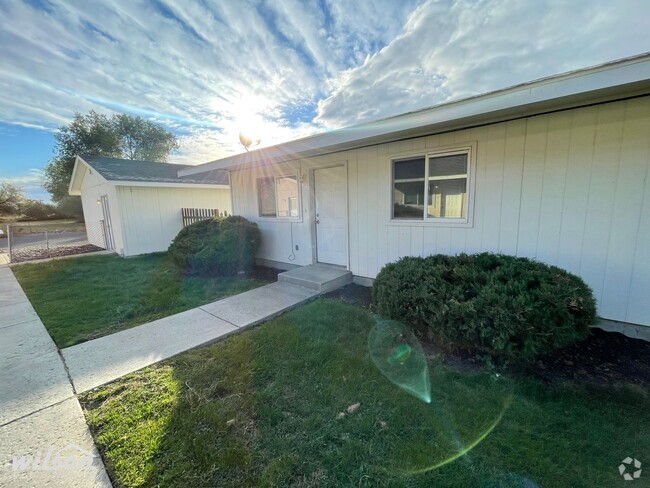 Building Photo - 3bd/2ba Duplex with Two Car Garage in Unio... Rental