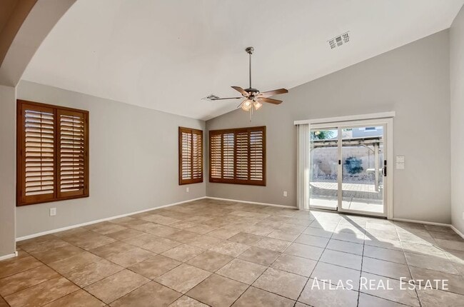 Photo - 1305 W Busa Dr