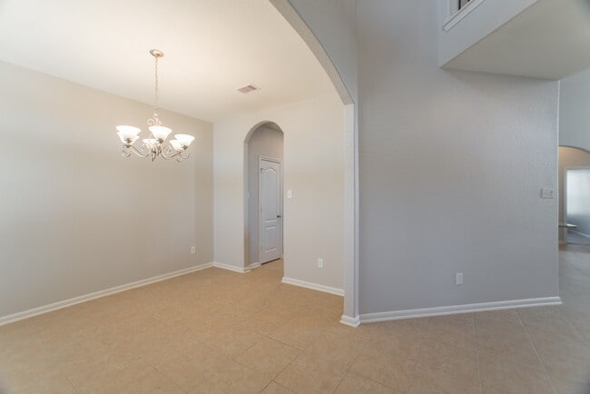 Photo - 8 Florentino Vine Pl