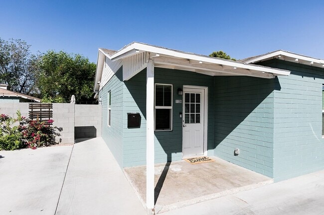 1138 E Devonshire Ave Unit D5