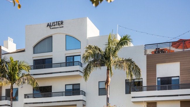 Entertain in our outdoor rooftop lounge with BBQ grills and lounge seating available.