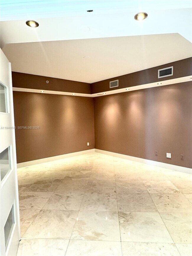 Photo - 3301 NE 183rd St