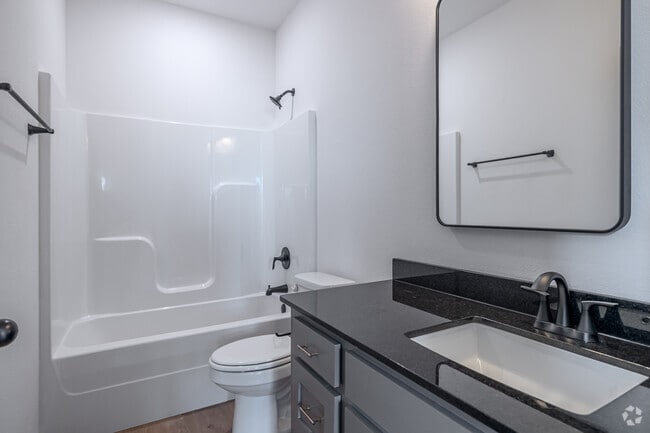 2BR, 2BA - 960SF - Second Bathroom