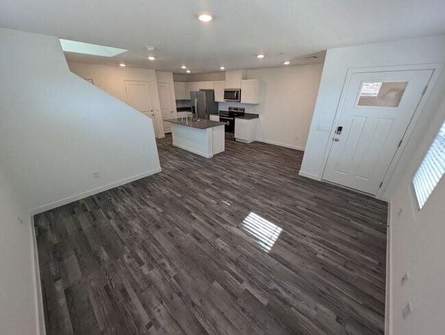 Photo - 924 Violet Heron St