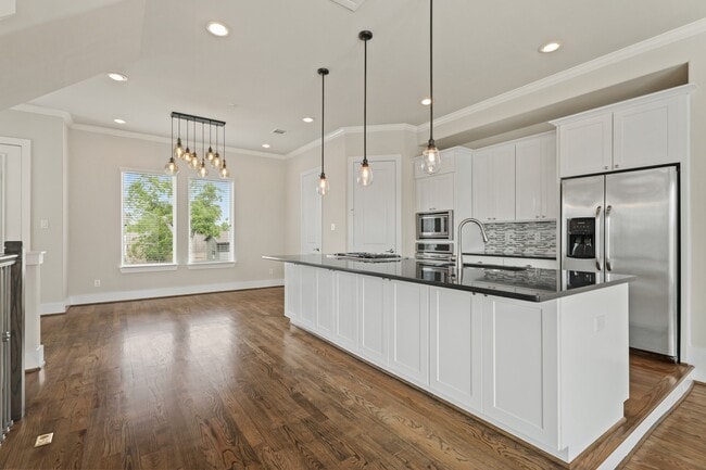 Photo - 906 W 17th St Unidad E