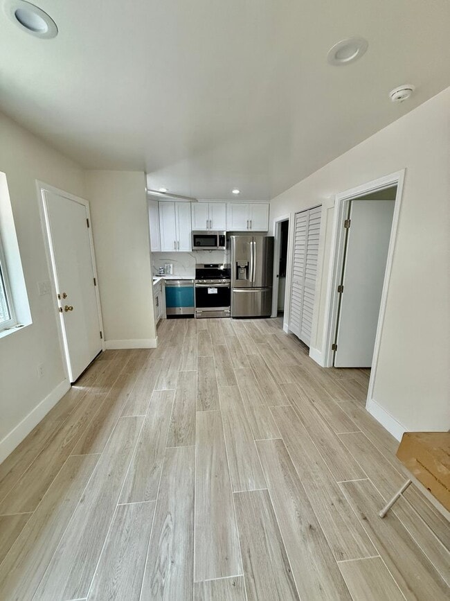 Photo - 1185 Zircon St
