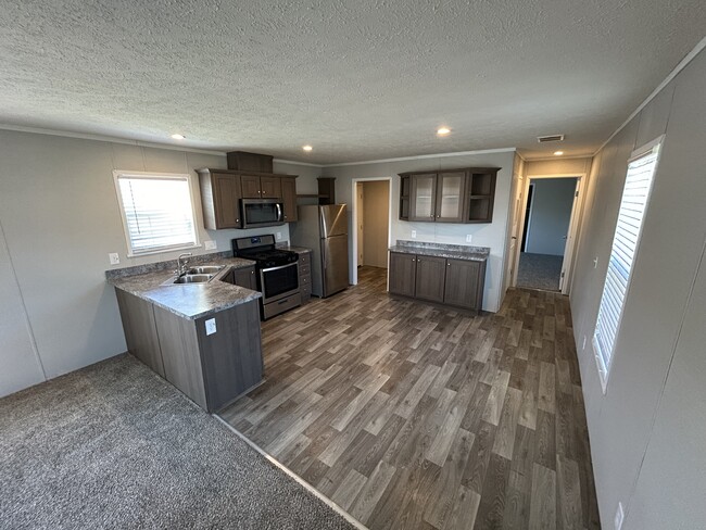 Building Photo - 648 Oregon St