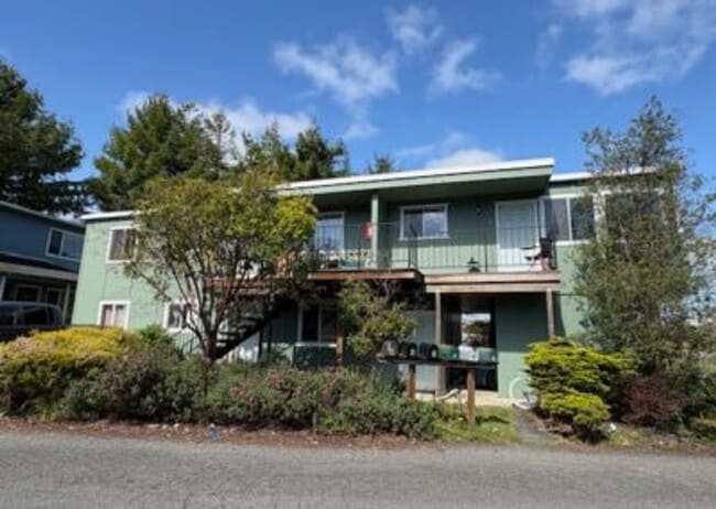 Building Photo - 680 D St Unit Apt A
