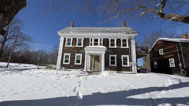 Building Photo - Spacious 1 Bed, 1 Bath Duplex Apartment – Berwick, ME – $1,299/month Unit B