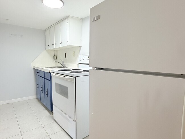 Photo - 1441 Wyandotte St E Unit 14