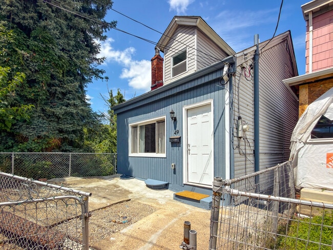Building Photo - 49 Holt St