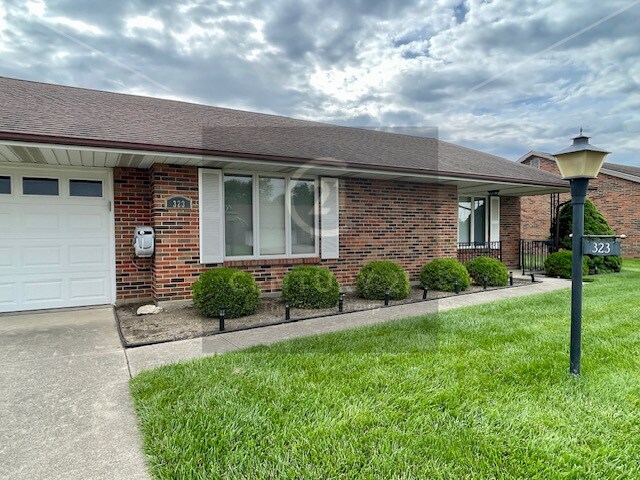 Photo - 323 Westview Dr