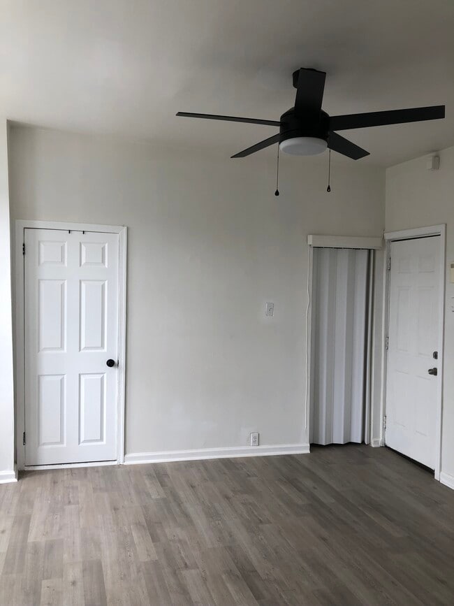 Living Room - 6655 Haddington Ln Unit 2F