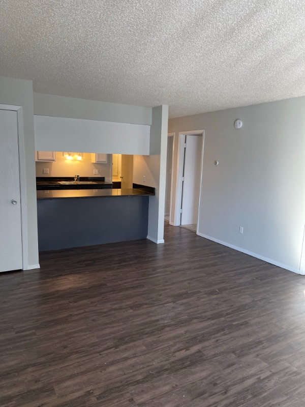 Photo - 633 S Dodge St Unit 4