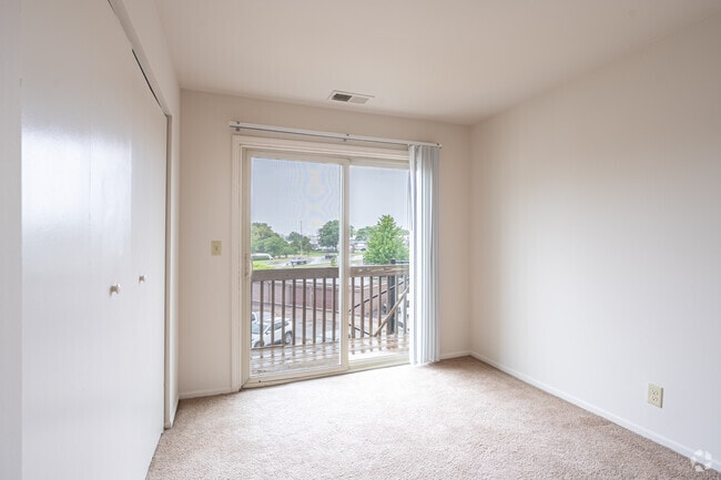 2BR, 1BA - 850SF - Bedroom