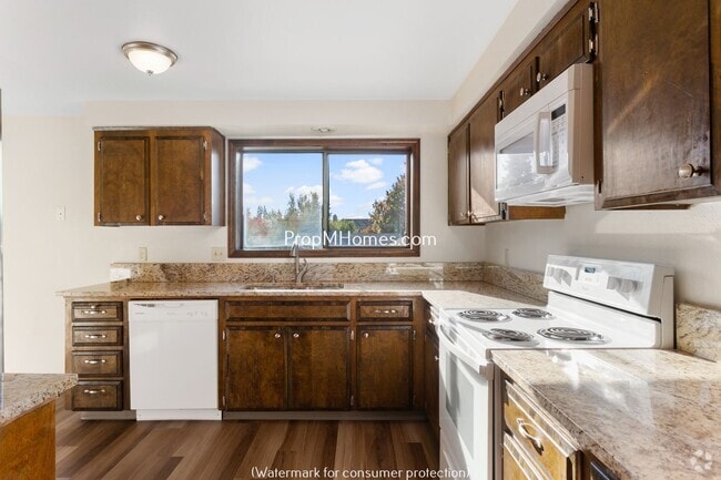 Building Photo - Three Bedroom Split-Level Home In Central ...