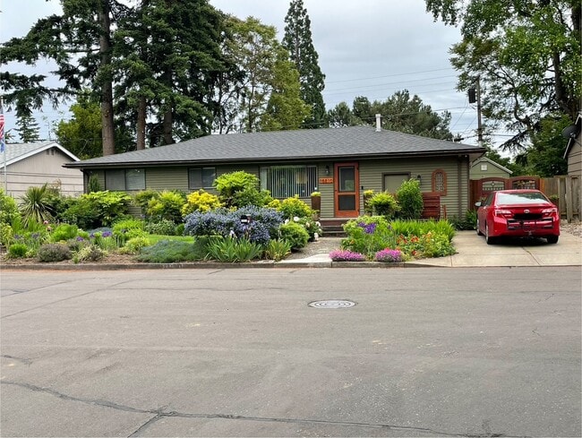Photo - 16810 NE Couch Ct Casa