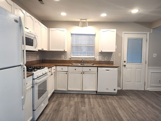 Photo - Pristine, 4 bed, 2.5 bath Home Located in the Southbridge Forest Community!