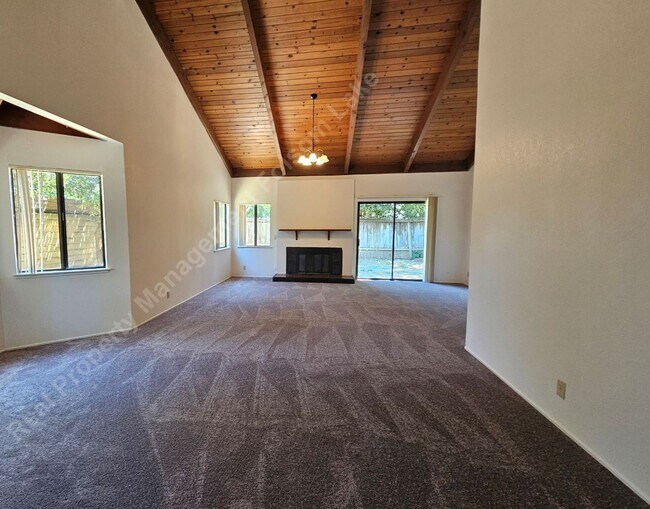 Photo - Spacious 3 bedroom 2.5 bath in South Davis