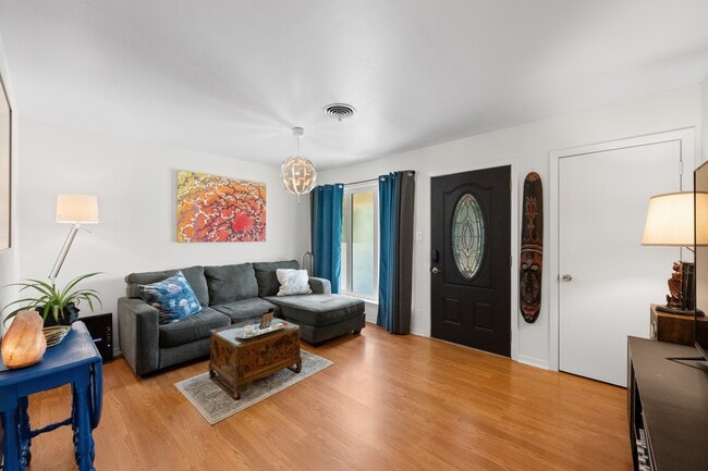 Photo - 2702 Little John Ln