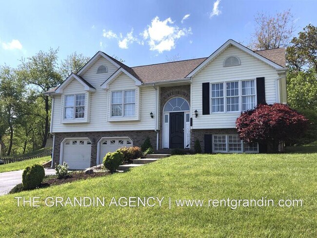 Photo - 1811 Meadows Ct