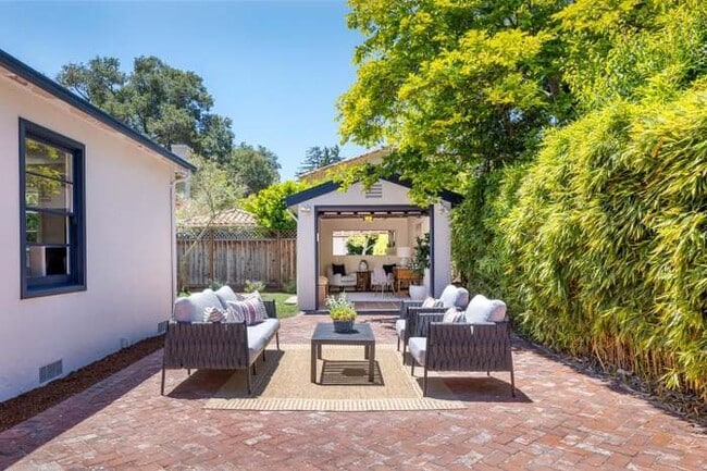 1624 Mariposa Ave