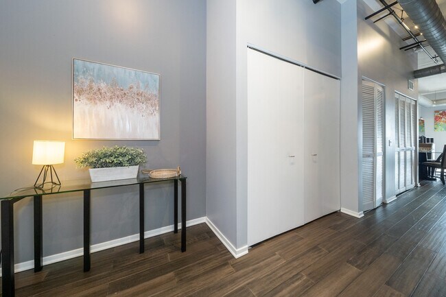 Photo - 2024 S Wabash Ave