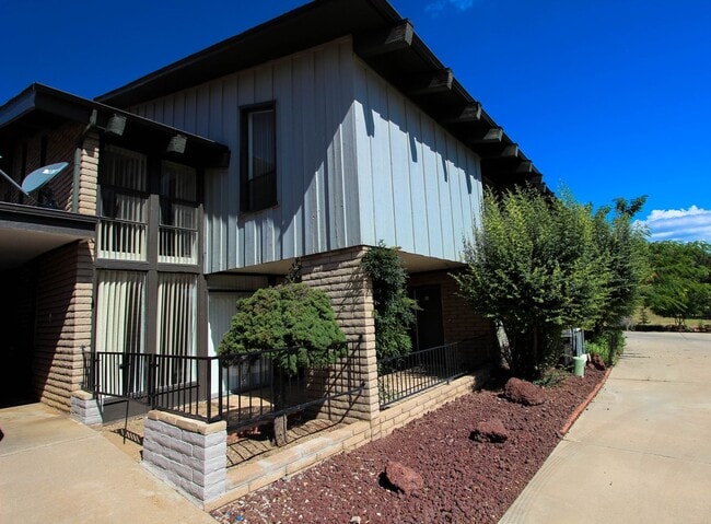 Building Photo - Prescott Country Club Townhome