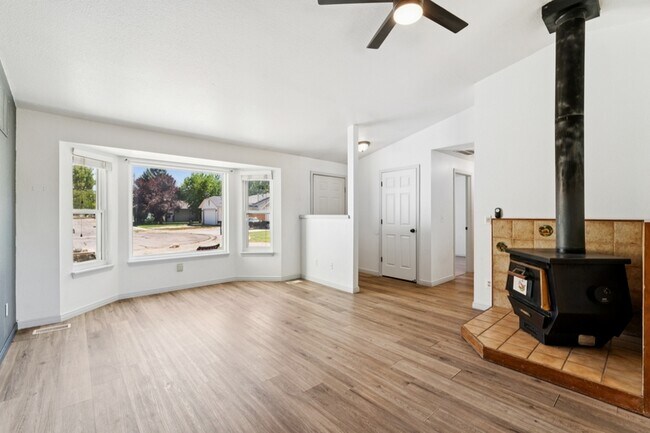 Photo - 5591 N Marlboro Ave