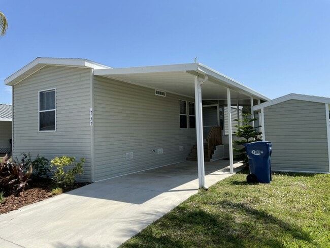 Building Photo - 757 Harbor Cir Rental